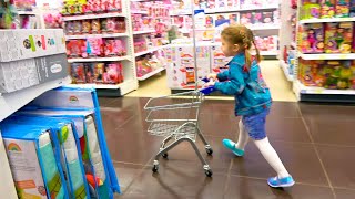 Eva and mom play in a toy store