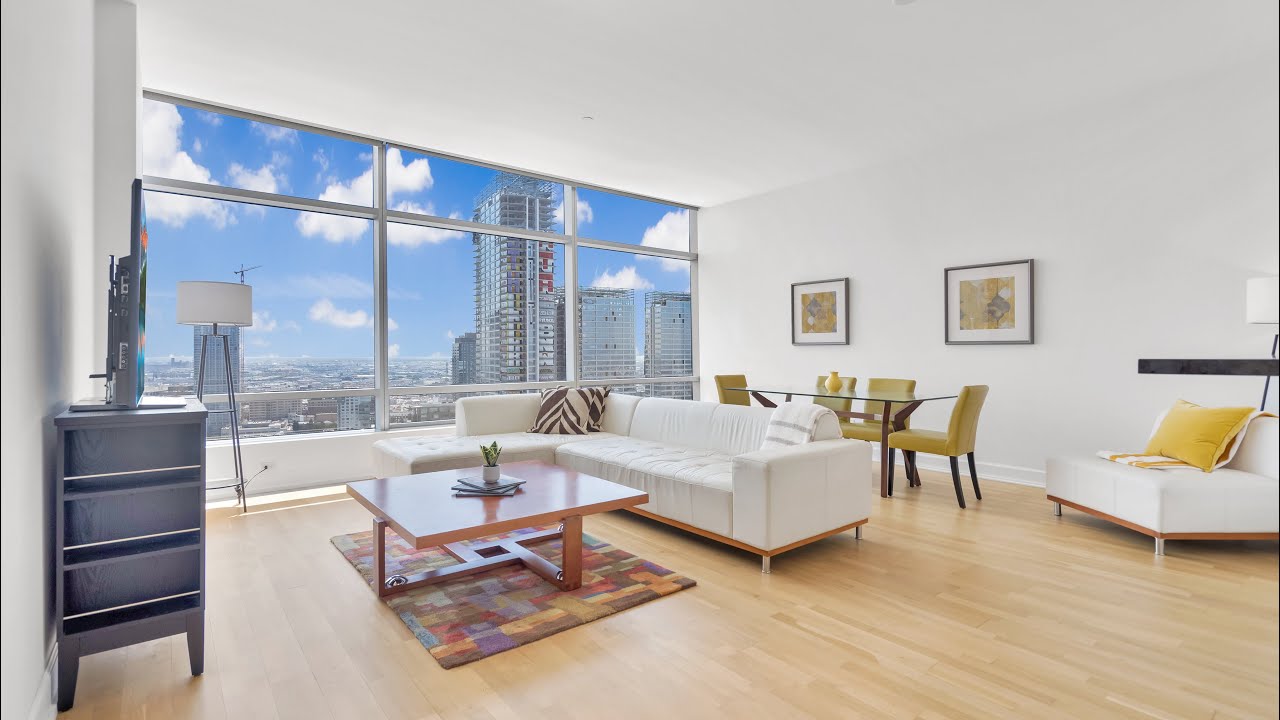 Image showcasing Luxury Condo in Ritz Carlton Los Angeles #33i - Only $1,199,000 2 ...