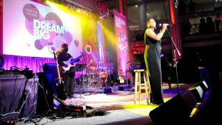 Queen Latifah&#39;s Performance of &quot;California Dreamin&#39;&quot; - School Night 2010 - Revamp.com