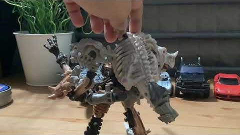 Transformers Lumaken Studio fossilizers combine