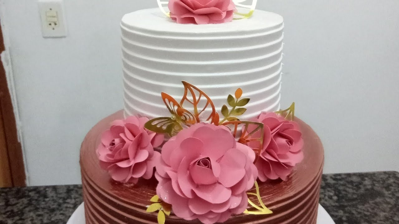 Bolo Rose Gold em chantininho  Bolos de aniversário de flores, Bolo de aniversário  rosa, Bolo lindo de aniversário