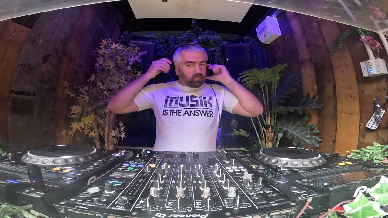 CHINOOQ // MUSIK SUNDAYS MIX