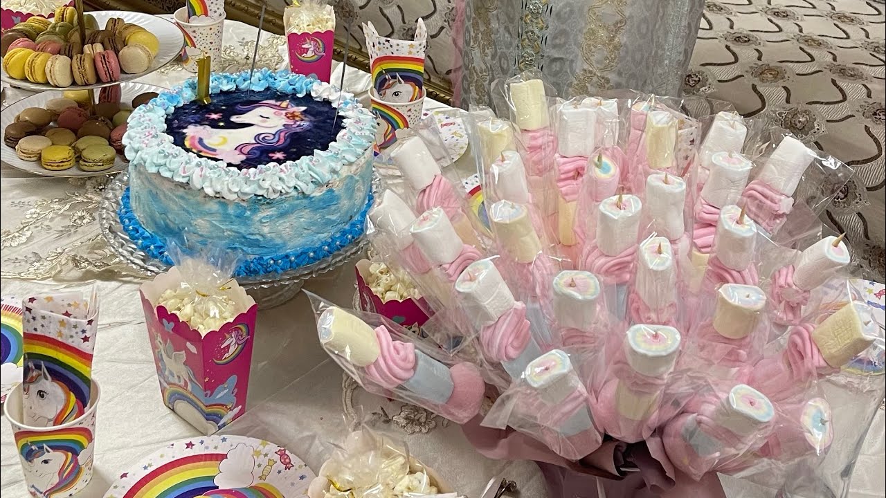 بوفي  عيد الميلاد طيم يونيكورن 🧁 magnum/pops cake/cupcake