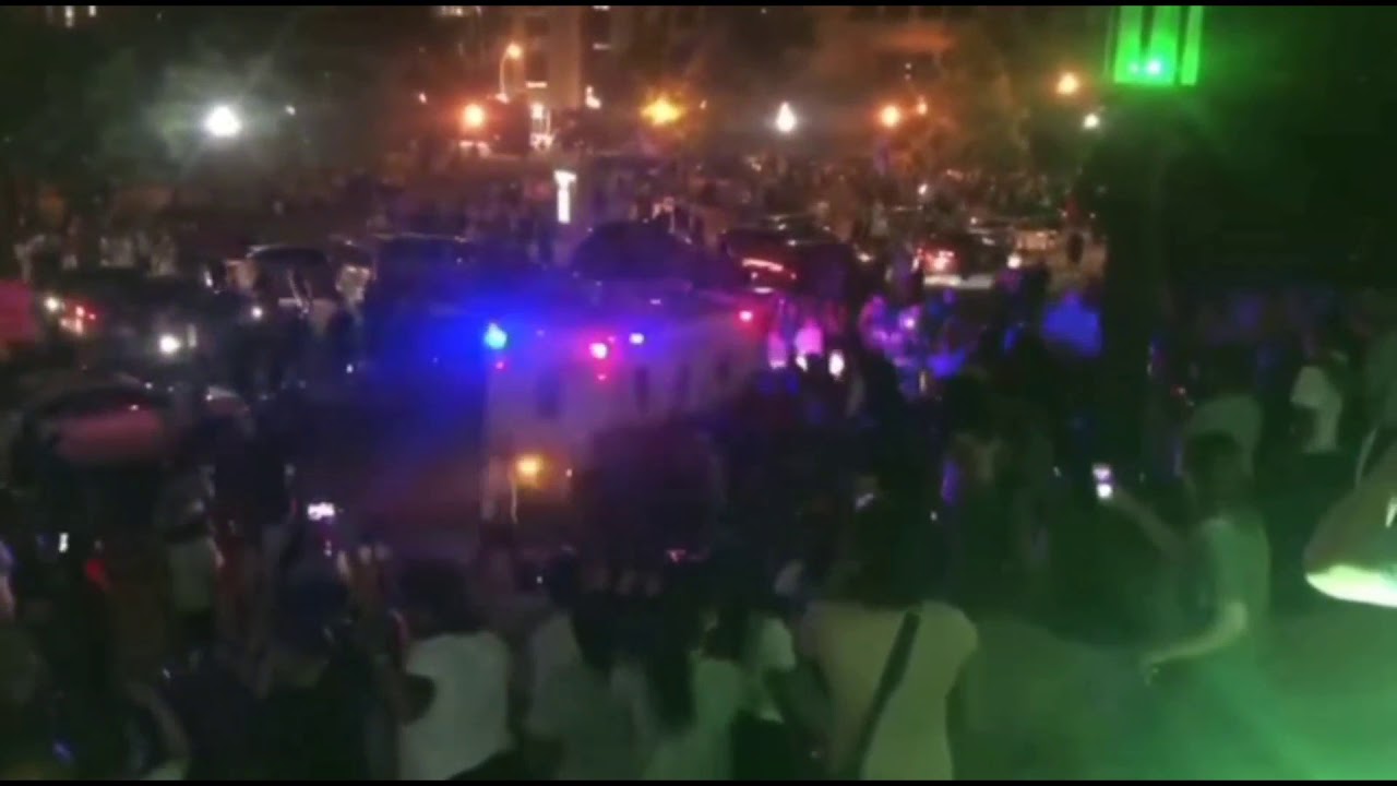 Ambulance Caught In Middle Of Louisville Kentucky Protest!! - YouTube