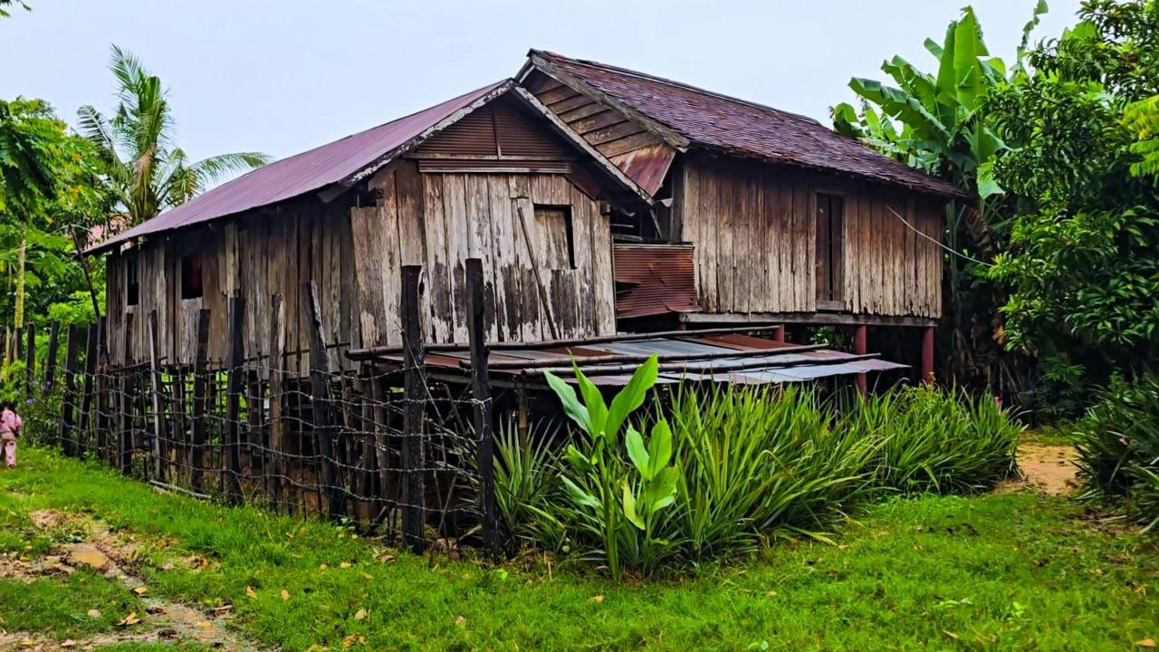 Local Village Life surrounded by nature in Prasat Village