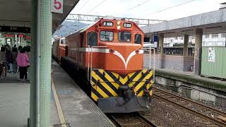7555次R168單柴電頭+E305單電頭+數節空渣斗車+三節敞車+兩節貨櫃平車+一節守車長編混編貨列