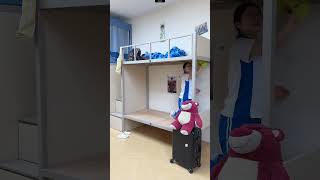 This Girl Turns Her Hostel Bed Into A Secret Bed