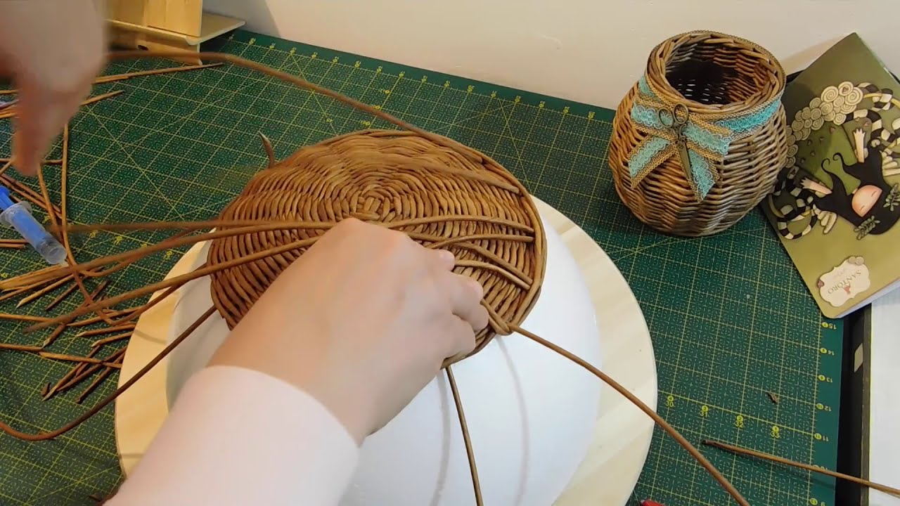Pletenie z papiera / Košík na cibuľu a cesnak / 3. časť - Ako vyrobiť  pletený vrchnák, výzdoba koša - YouTube