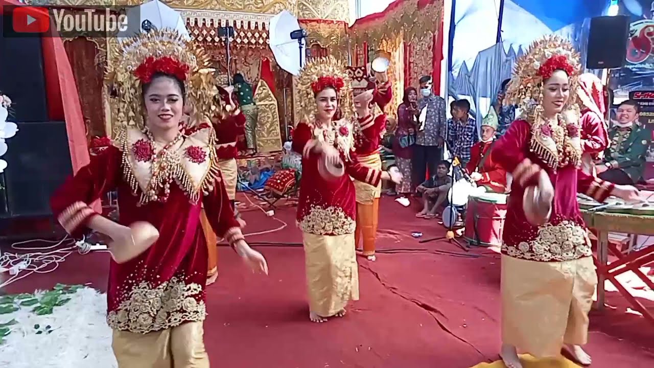 tradisi Minang baralek gadang prosesi penyambutan anak Daro Jo marapulai