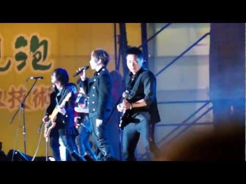 2013夢時代跨年開場五月天~三個傻瓜