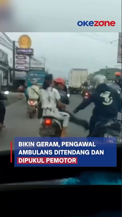 Bikin Geram, Pengawal Ambulans Ditendang dan Dipukul Pemotor #shorts