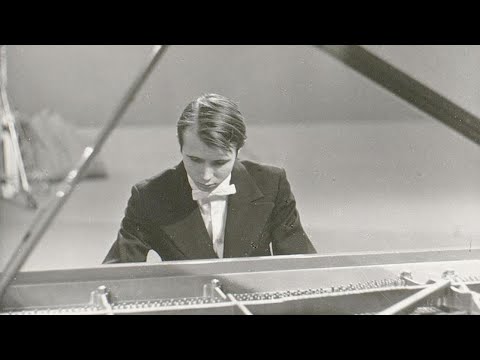 Видео: 16 year old Mikhail Pletnev plays Chopin Scherzo no. 1 – live 1973