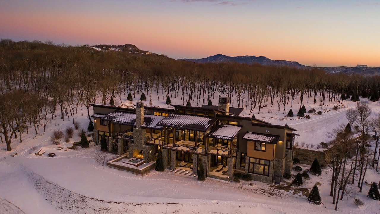 Mountain Modern Lodge - by VPC Builders