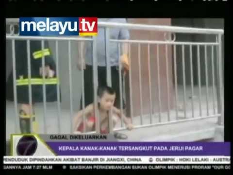 Insiden kepala tersangkut di kerusi sekolah trending  Doovi