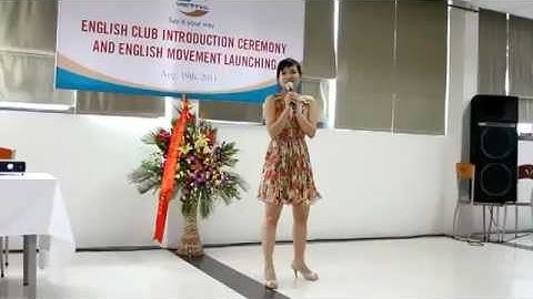 1 em NV Viettel hát Trouble is friend trong buổi lễ ra mắt CLB tiếng Anh