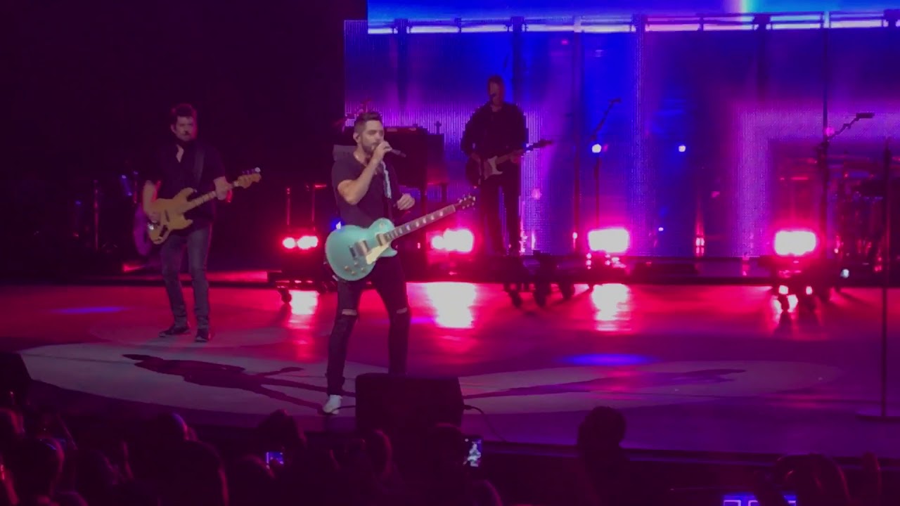 Thomas Rhett craving you CMAC Aug 30, 2017 YouTube