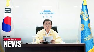 Moon urges proactive gov't role in supporting livelihoods in pandemic