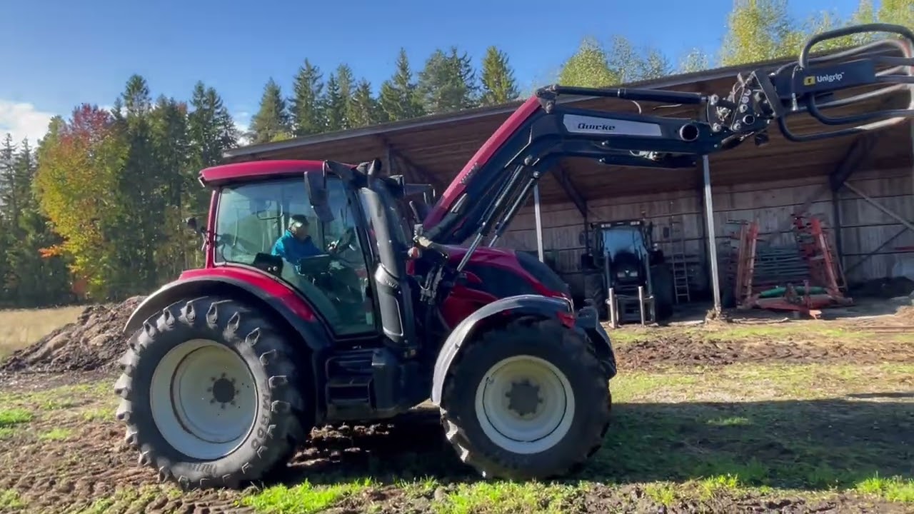 Traktor med lastare Skogsutrustad VALTRA
