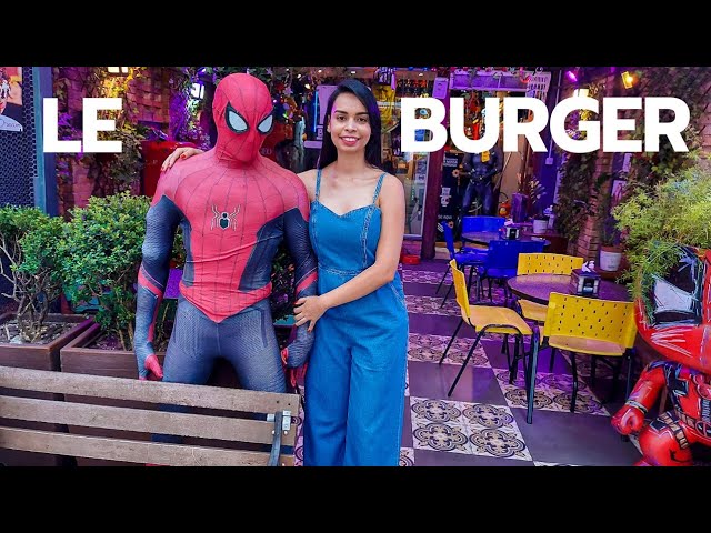 Conheça a L.E. Burger, hamburgueria geek em SP com coleção de