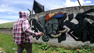 Graffiti Quick piece con elefante en nueva escuela, efectos de fuego