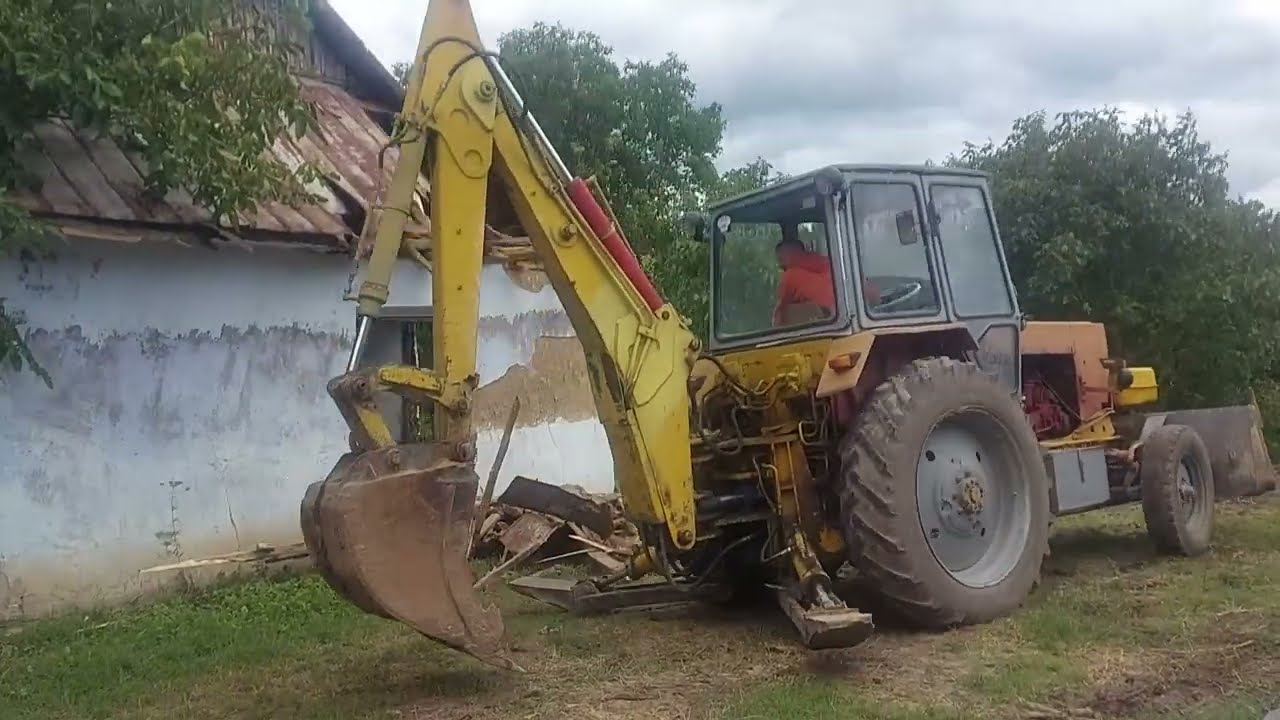 Сносим старый дом. Рушим дом. Снос дома экскаватором. Как снести дом ...