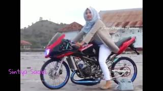 Cewek Lucu Jatuh Dari Motor