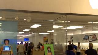Microsoft vs. Apple, Mall of America, August 2012