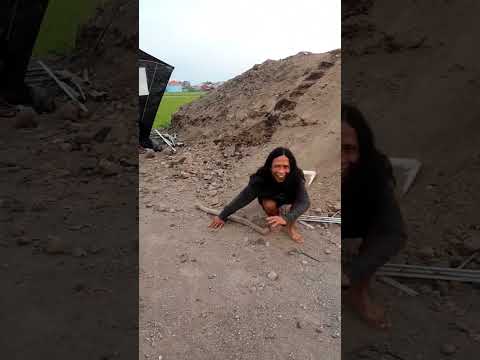 Detik-detik Pria Gondrong Turun Gunung