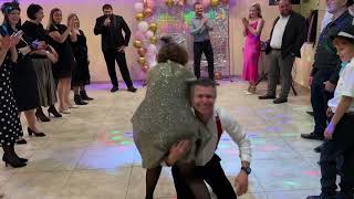 Танцевальный батл на свадьбе ДО СЛЁЗ !!!