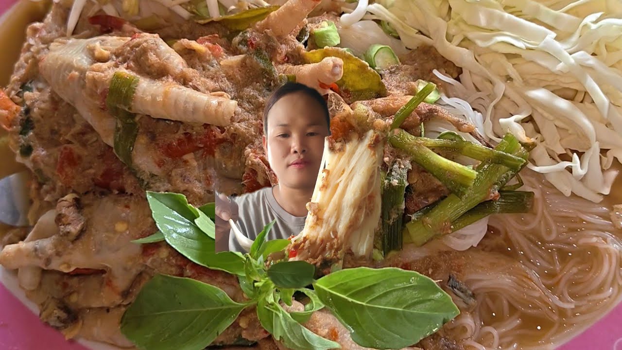 ขนมจีนน้ำยาป่าตีนไก่😋