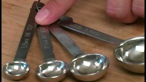 Cooking Tips : How to Use a Measuring Spoon