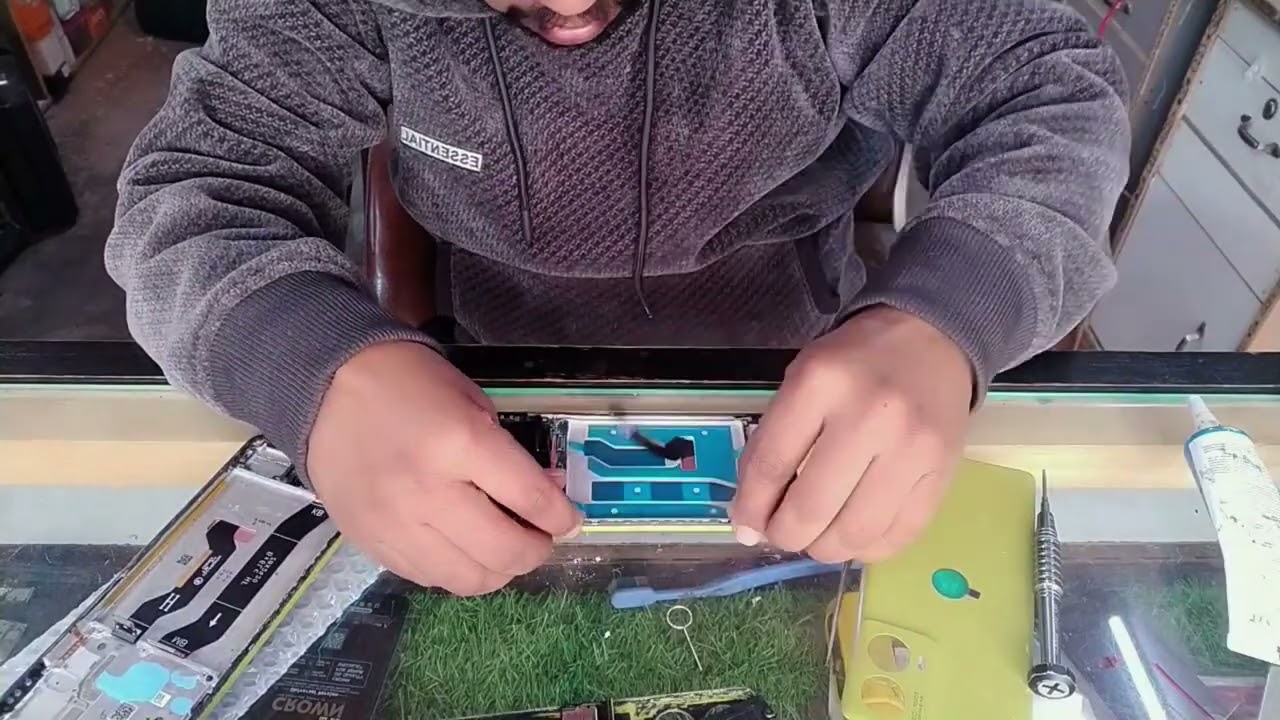 Moto G85 with frame Display replace prosser care ######.