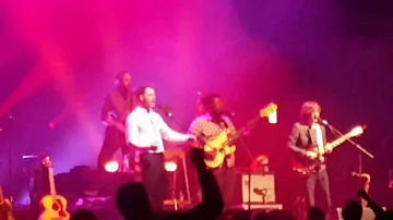 Amos Lee performing Genuine's Pony (Revention Music Center, Houston, TX)