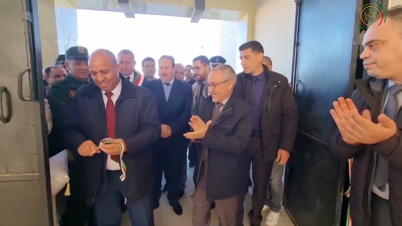 الثانوية الجديدة ببلدية الفيض التي تستوعب 1000 مقعد مع مطعم يستوعب 300 وجبة.