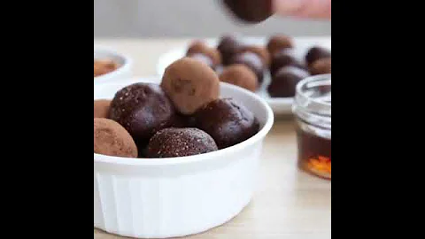 HEALTHY PEANUT BUTTER BROWNIE BALLS