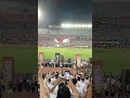 لحظة نزول درع الدوري في طائرة هليكوبتر 
