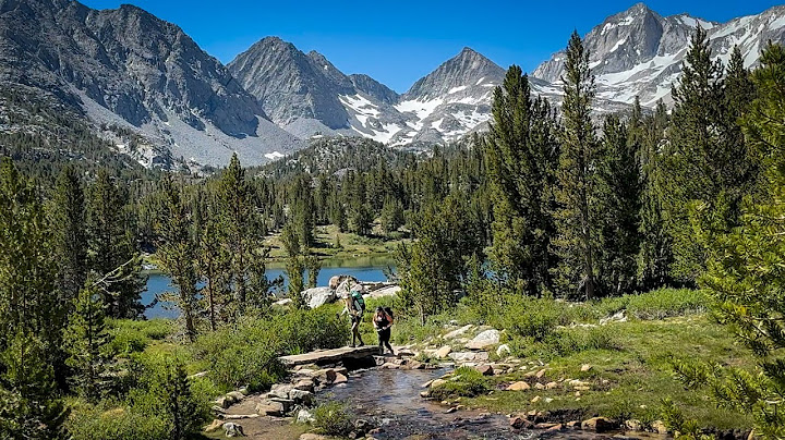 AN AMAZING TRIP into the EASTERN SIERRA (Jaw-Dropping Scenery) | Backpacking Little Lakes Valley