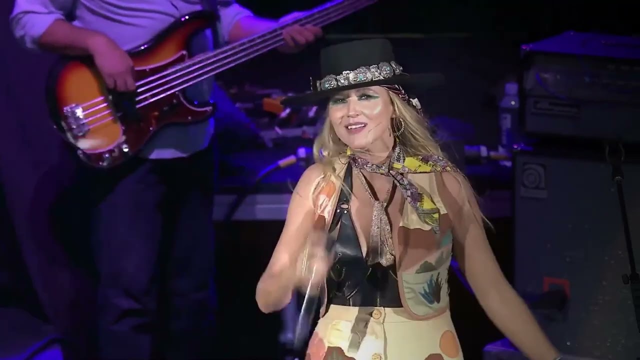 Jewel   Whole Lotta Love Led Zeppelin cover 08062022 at Red Rocks Amphitheatre in Denver CO