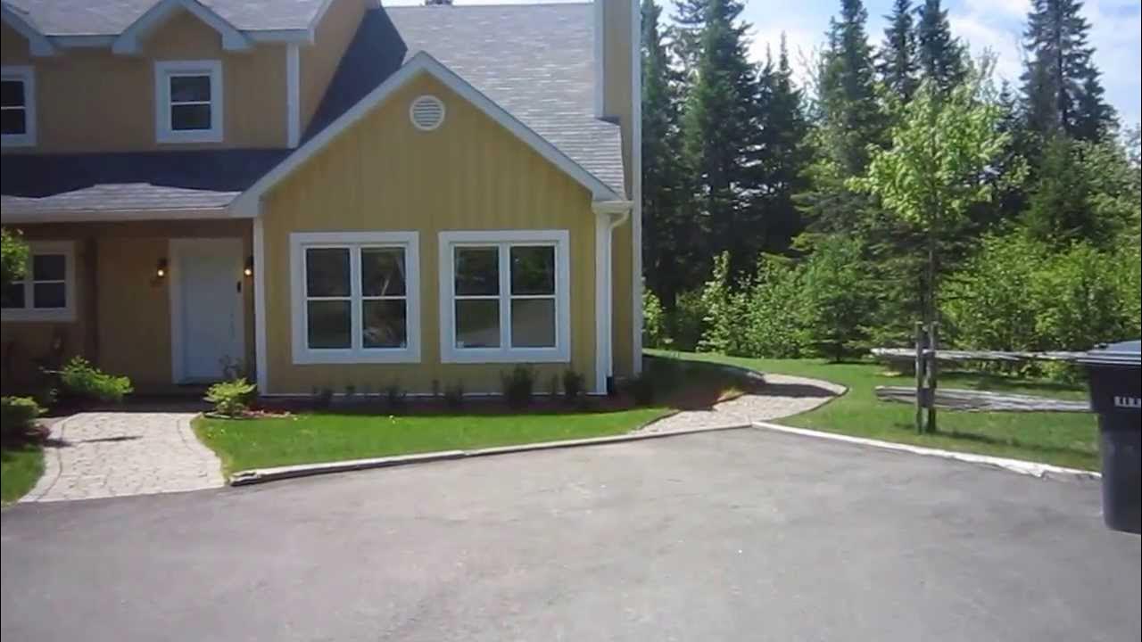 Ste Agathe waterfront property for sale / Maison bord de l'eau Ste