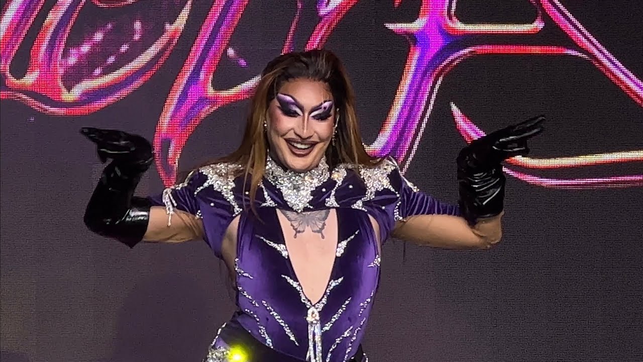 Anetra - Versions of Me Live @ Realness