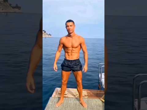 ميسي خلف رونالدو على القارب