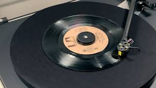 Video thumbnail of "WAR   The Cisco Kid (7" 45RPM vinyl record - UA-XW163-W - 1972)"