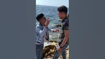 انا صحبك واخوك اي اللي جرالك يازميلي زهر الرمل 