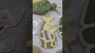 momma and baby giraffe #Safari #baby #custom #cookies #theflourydoe