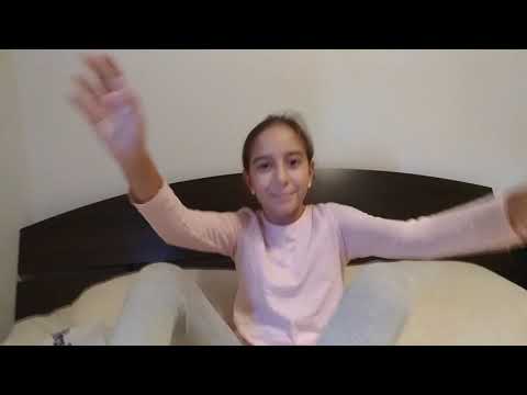 მე და ჩემმა საუკვეთესო მეგობარმა ვიყიდეთ რაღაცეები.Moi et ma meilleure amie dans le magasin