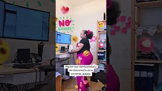 Esto es lo que hace la gente seria jaja #discipline #motivation #standingdesk #humor