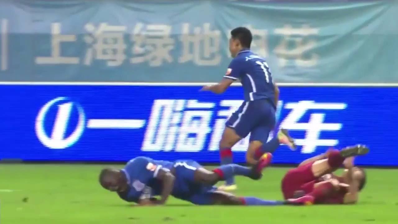 Demba Ba Nin Ayaginin Kirilma Ani Youtube