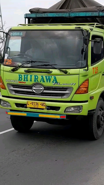 Fuso Truck With Heavy Load Speeding on Highway #truck #speed #respect #work #trend #shorts