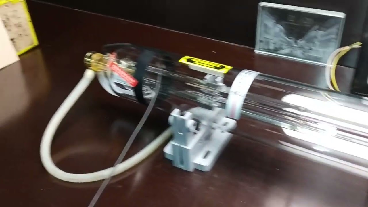 Лазерная трубка Lasea F2 мощностью 80-95 Вт. Проверка перед отгрузкой.