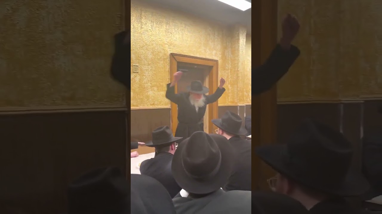 ריקוד „לכתחילה אריבער” בהתועדות ר' שלמה קונין לזכות פדיון הספרים